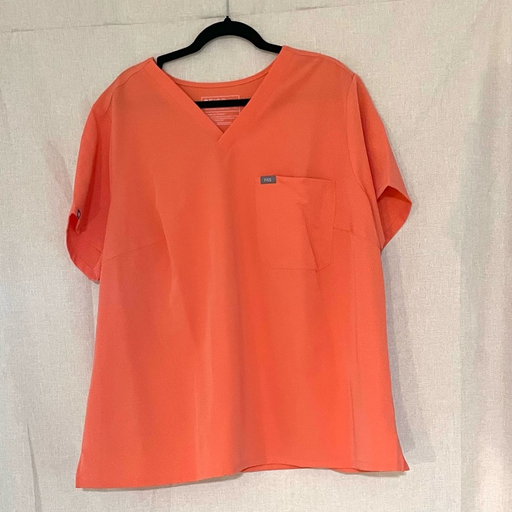 Figs Women's 
Sunset Drift Catarina 
One-Pocket Scrub Top